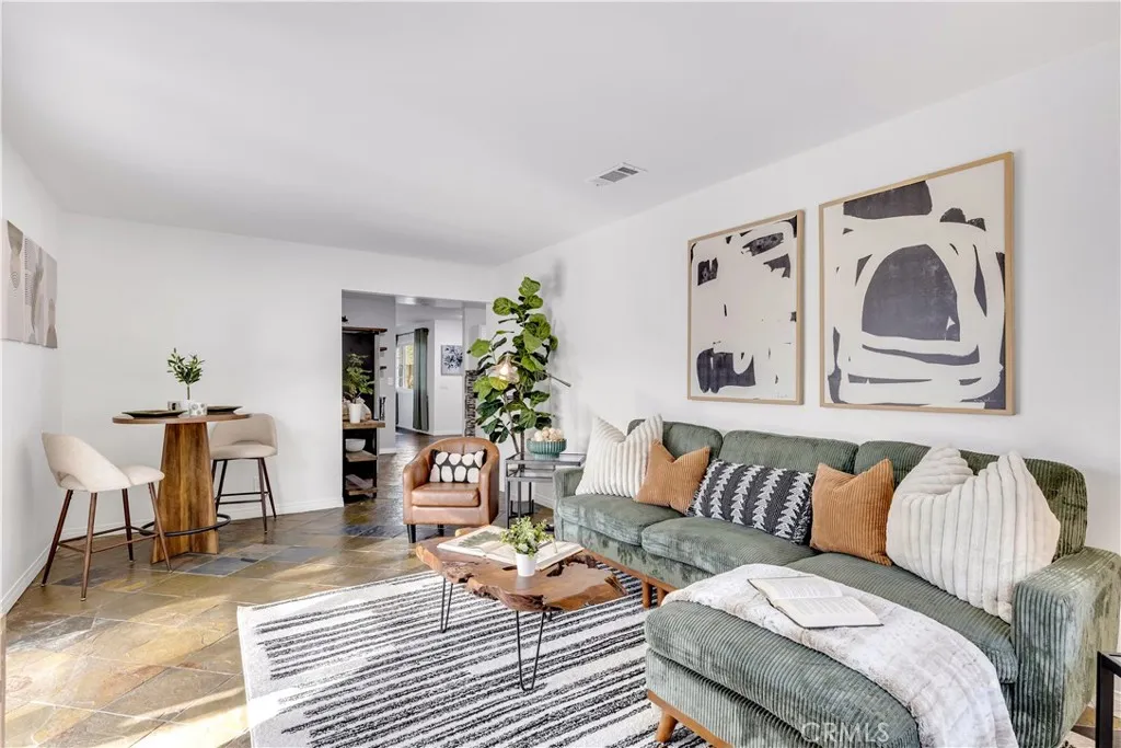 https://cdn.realtyfeed.com/cdn/127/306625952/97f9e09dbd710686bc679db97e11aa15.webp