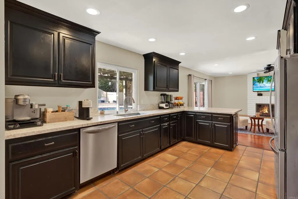https://cdn.realtyfeed.com/cdn/127/306625970/1eb31e00ebbe54d7841272ae383803ff.webp
