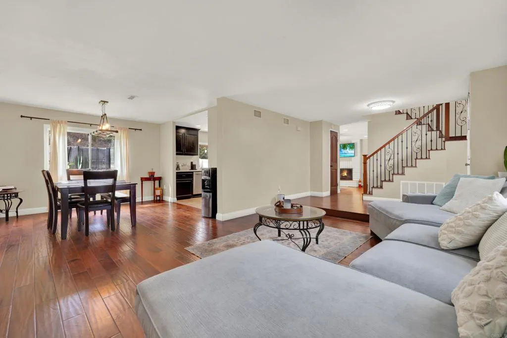 https://cdn.realtyfeed.com/cdn/127/306625970/738310ed4bc9917c51b2238417124339.webp