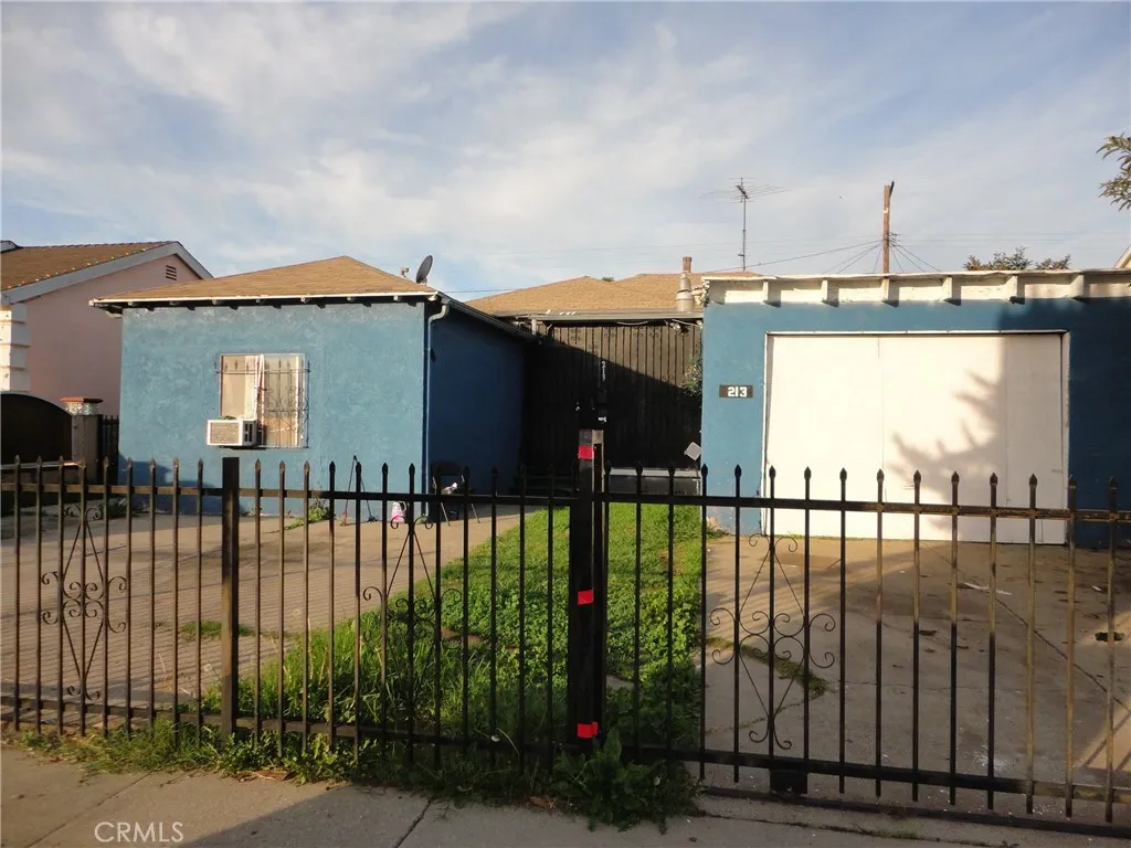 213 N Broadacres Avenue, Compton, CA 90220