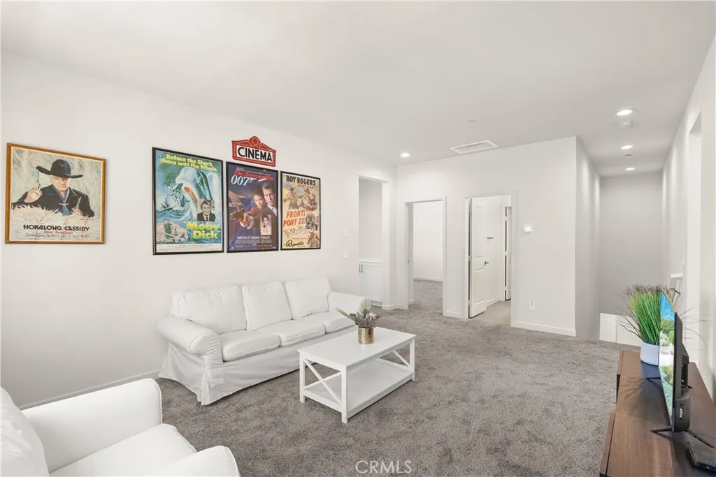 https://cdn.realtyfeed.com/cdn/127/306625988/03a4d7b685aec5633cffaff6dc25225d.webp