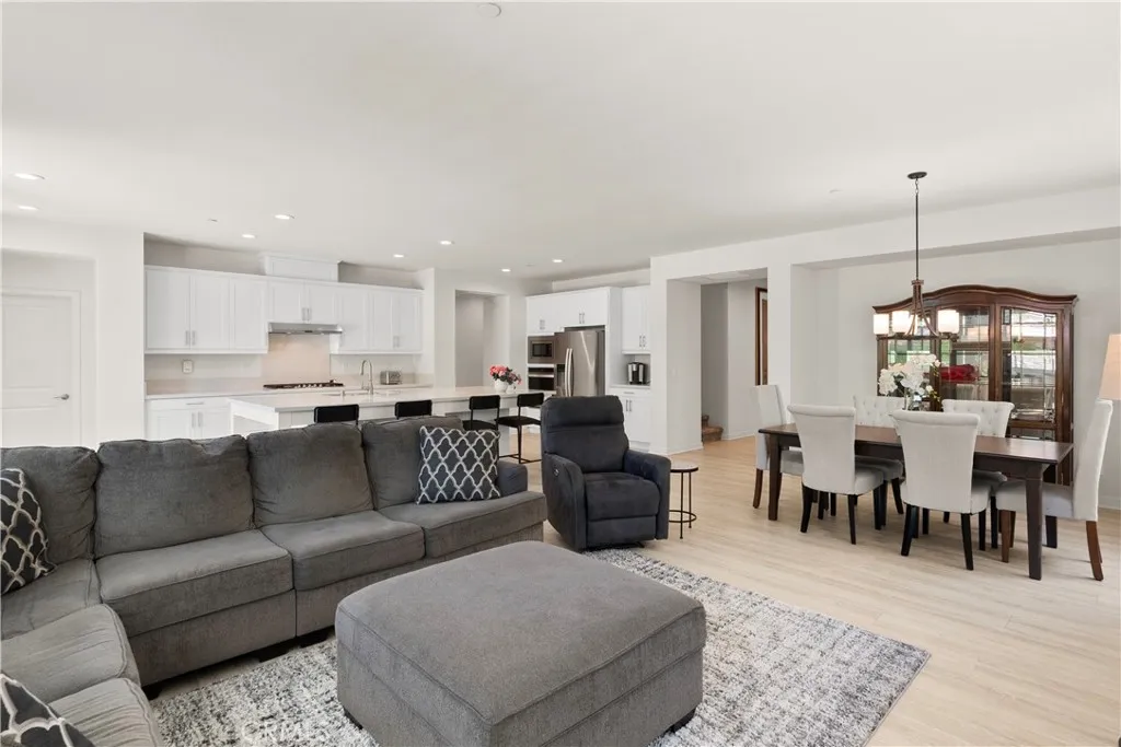 https://cdn.realtyfeed.com/cdn/127/306625988/444dcd145751d08c836671bb36474c67.webp