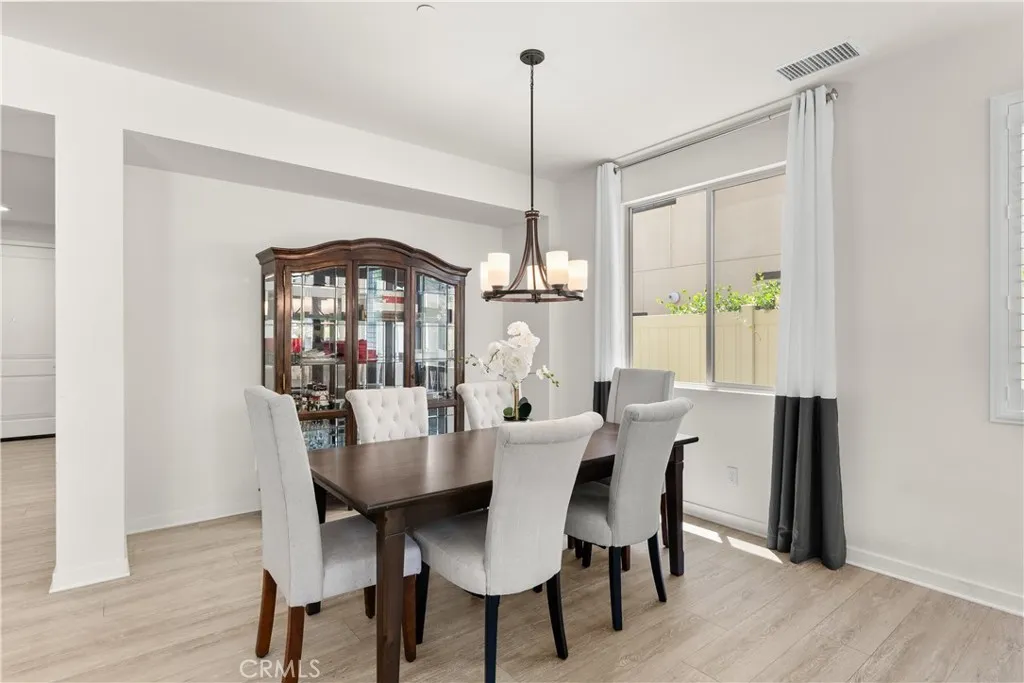 https://cdn.realtyfeed.com/cdn/127/306625988/59191f45b5fc26964e6cc73db5f9fc53.webp