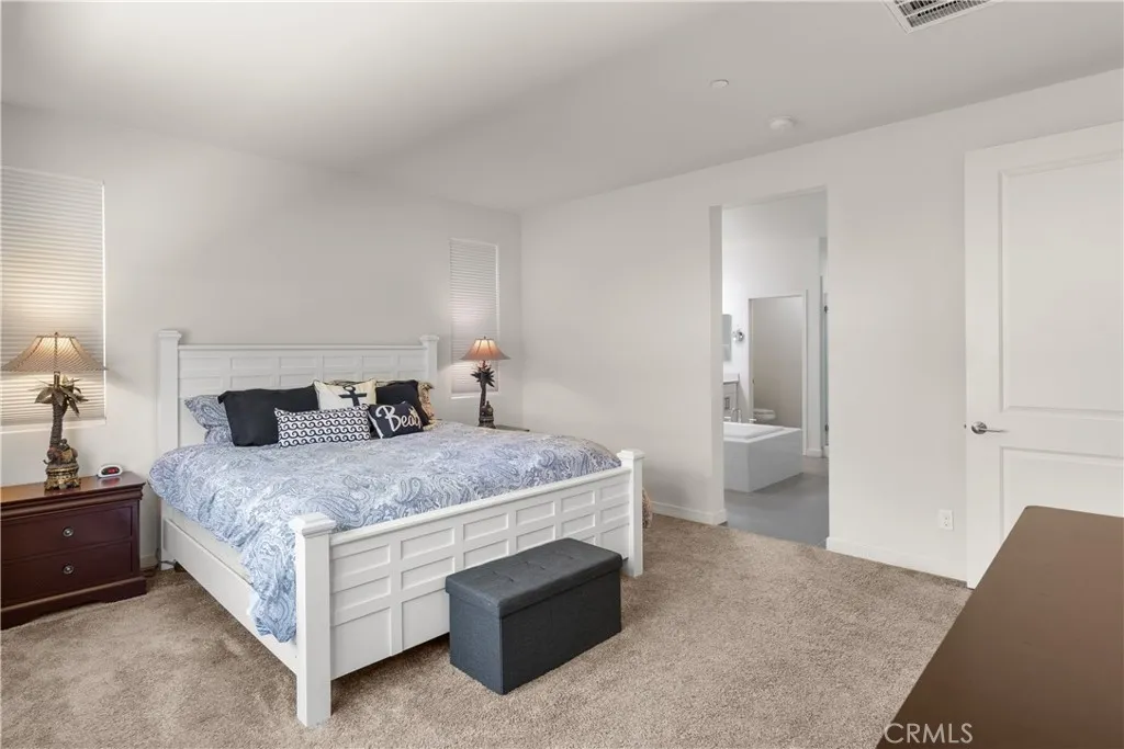 https://cdn.realtyfeed.com/cdn/127/306625988/6ccdeb2a92047854779d750f6da4bc6f.webp
