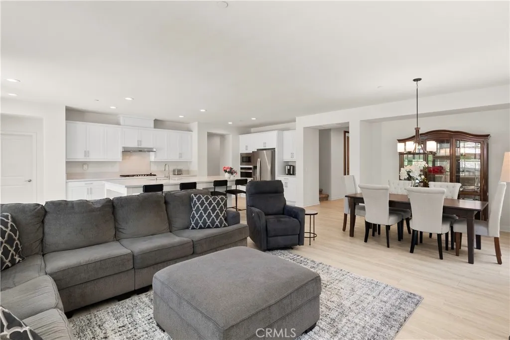 https://cdn.realtyfeed.com/cdn/127/306625988/7acad56e310e578bfe4442bede0bbaf9.webp