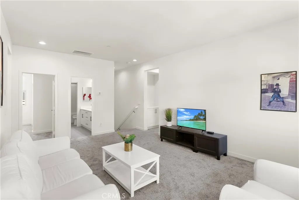 https://cdn.realtyfeed.com/cdn/127/306625988/9720fc8af61de7f74f9bf82417f4ecc9.webp
