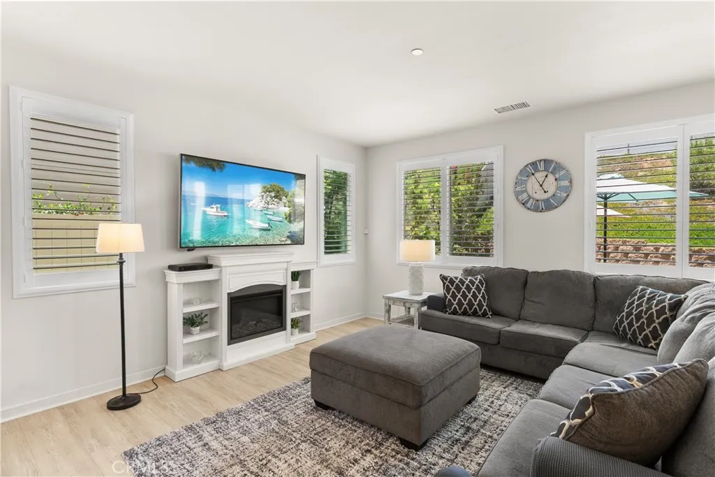https://cdn.realtyfeed.com/cdn/127/306625988/e8235f2b7d556f37d806cb5cd50ac0c6.webp