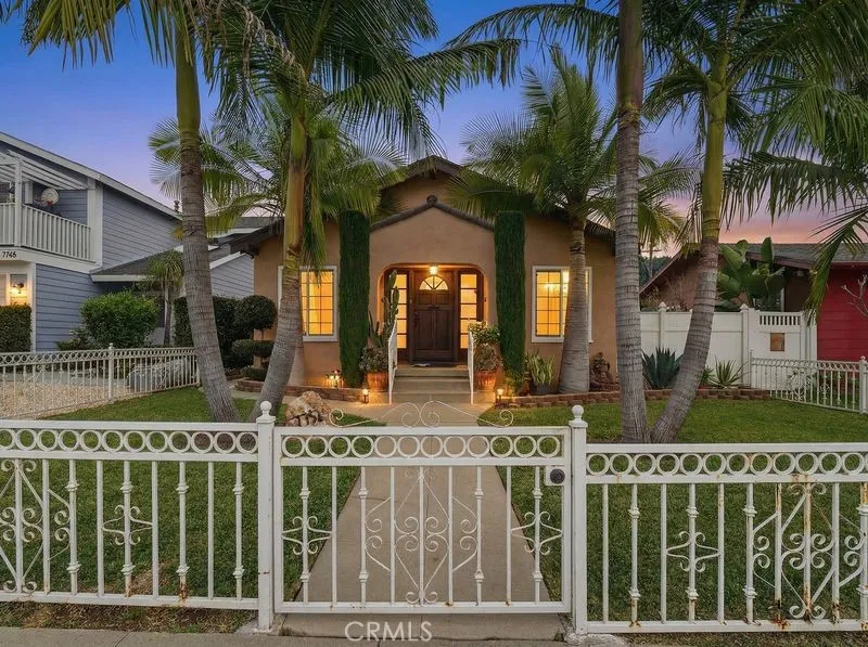 7752 Comstock