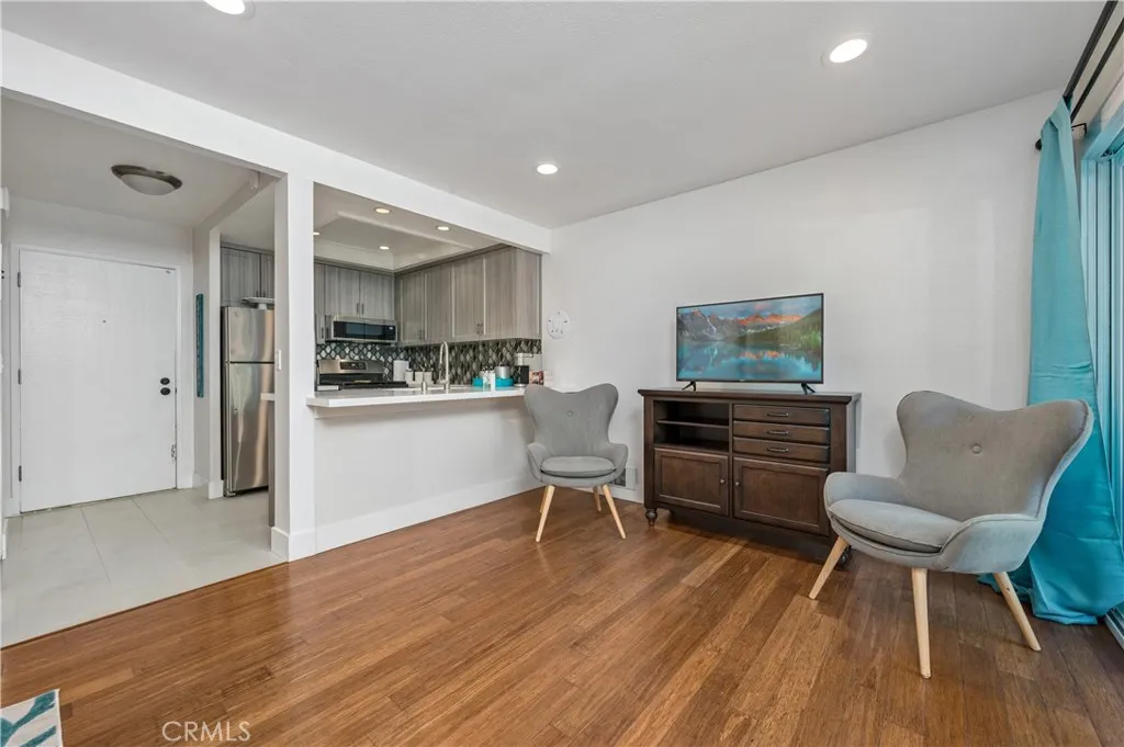 17082 Pacific Coast Highway Unit 102, Huntington Beach, CA 92649 - Photo 5 of 24, Huntington Beach, CA