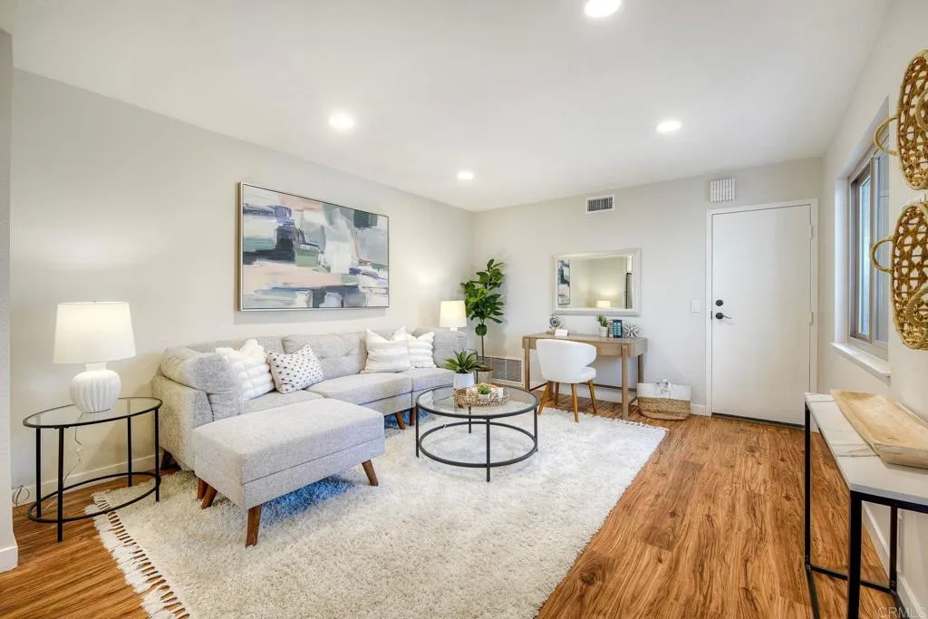 https://cdn.realtyfeed.com/cdn/127/306626096/33310518aed46d33aa52995e14633aeb.webp