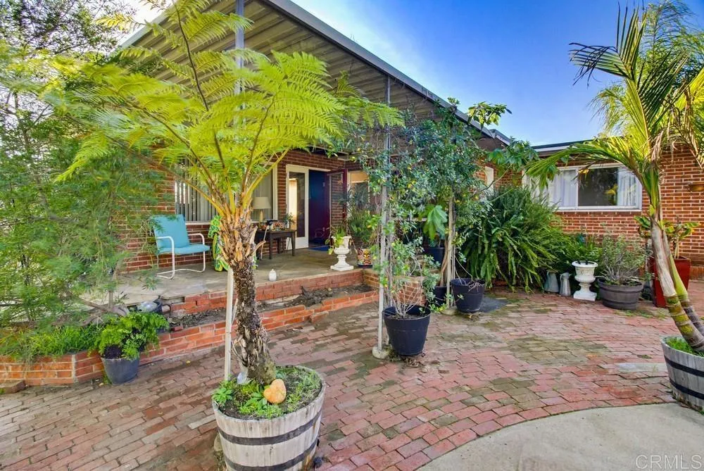 https://cdn.realtyfeed.com/cdn/127/306626107/05122d1b0f018fce3848546eeac1a7c9.webp