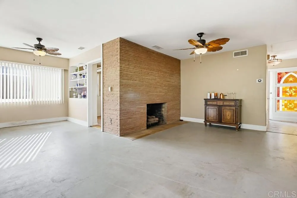 https://cdn.realtyfeed.com/cdn/127/306626107/41e84540a47a45fdad2b30e413210e10.webp