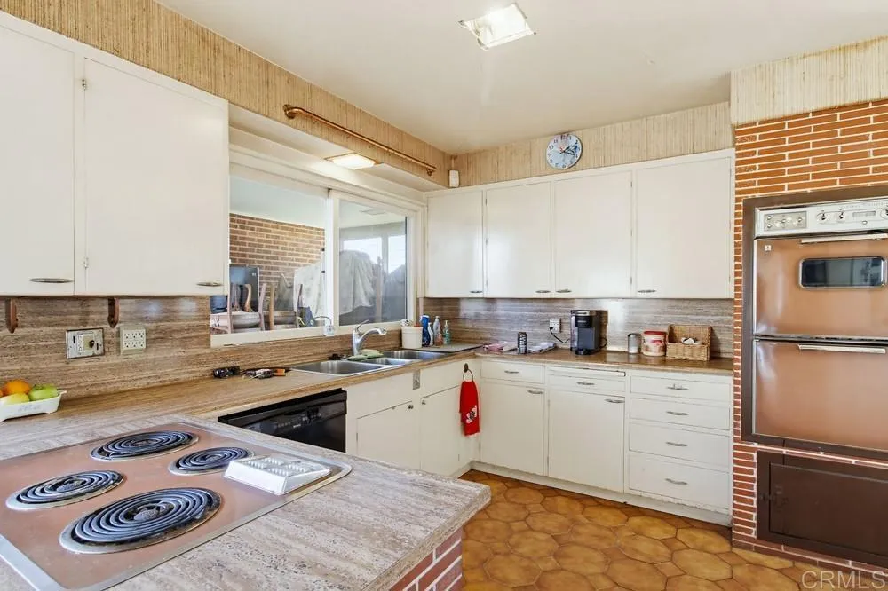 https://cdn.realtyfeed.com/cdn/127/306626107/89652bc62b12835833842ddf10e46bd7.webp