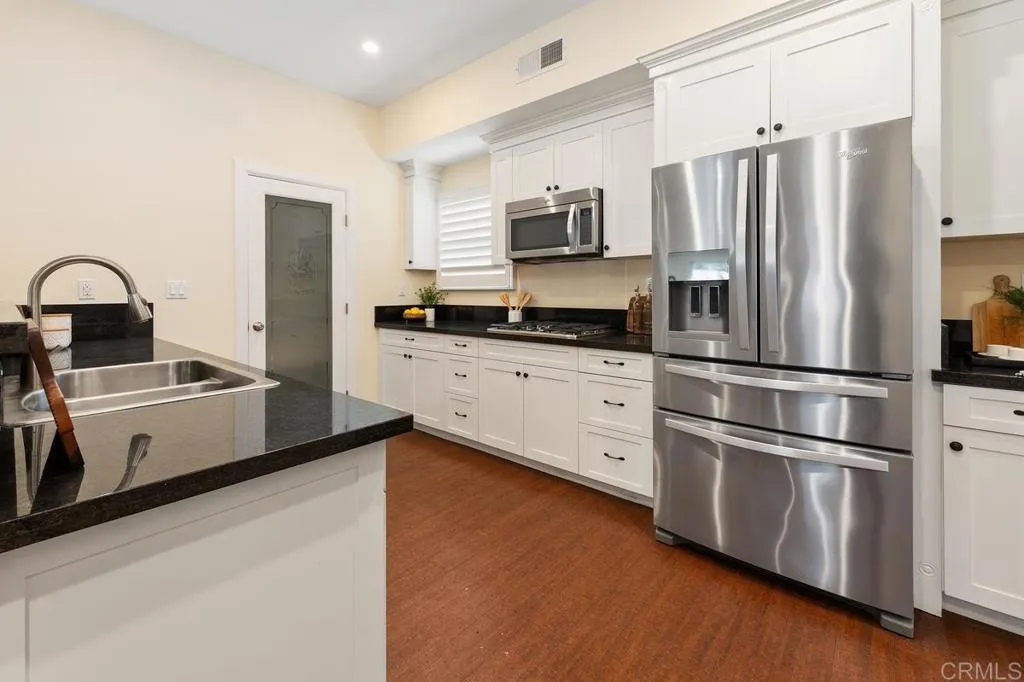 https://cdn.realtyfeed.com/cdn/127/306626123/bfad760f2f35880686171359403ce252.webp