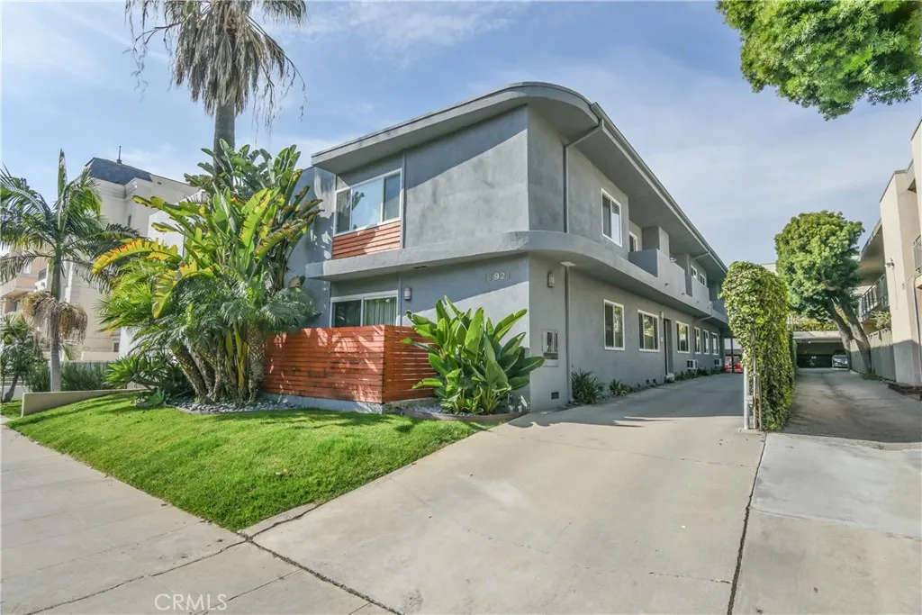 Los Angeles, CA 90049
