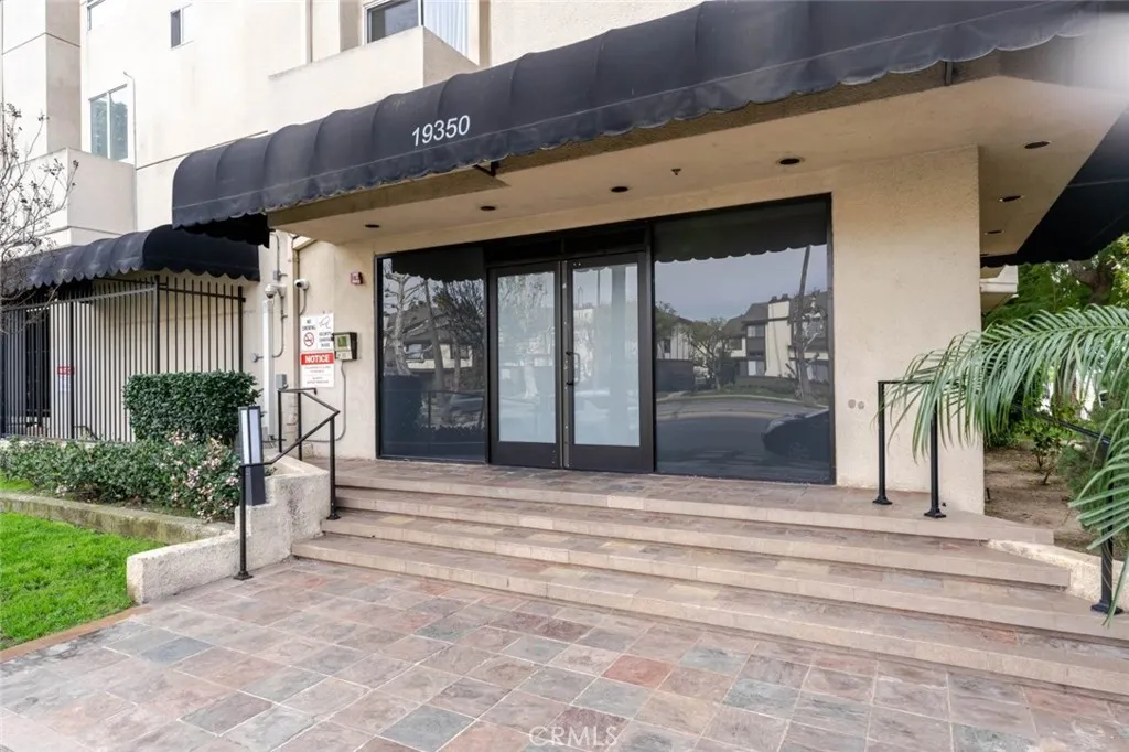 19350 Sherman Way Unit 210, Reseda, CA 91335 - Photo 2 of 27, Reseda, CA