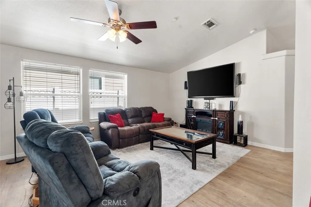 https://cdn.realtyfeed.com/cdn/127/306626368/2d9d0e84dc99e05b4fc95b8d0e2e4d64.webp