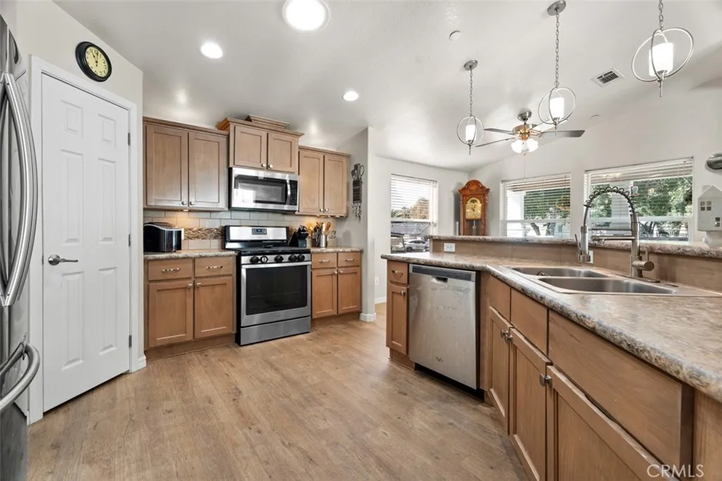 https://cdn.realtyfeed.com/cdn/127/306626368/74f790a85d1f308eb7e92604f9a26d52.webp