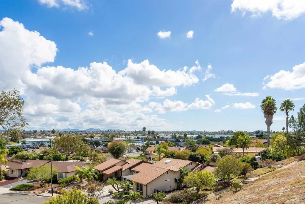 https://cdn.realtyfeed.com/cdn/127/306626381/9c2d3e844806702329e92e6d5fcb296e.webp