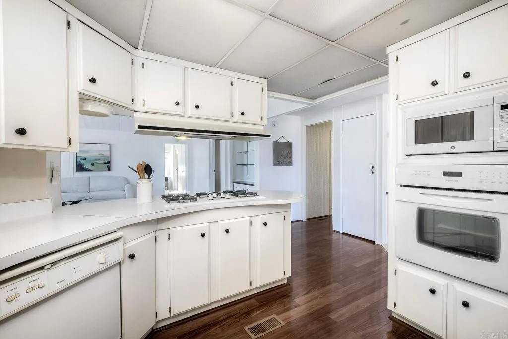 https://cdn.realtyfeed.com/cdn/127/306626428/bda92401f21135019a90441b8e962120.webp