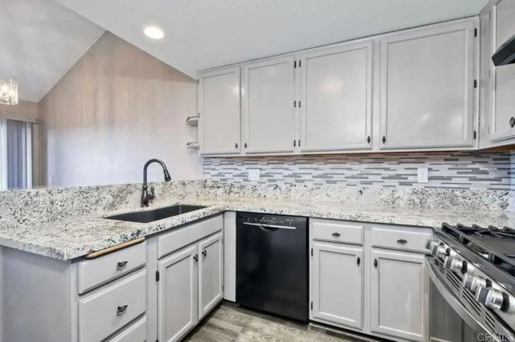https://cdn.realtyfeed.com/cdn/127/306626560/036616653c1c4ef991e356427ba57022.webp