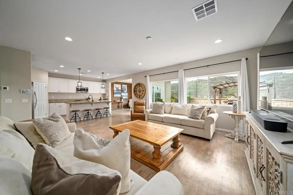 https://cdn.realtyfeed.com/cdn/127/306626571/932f825c5c0f72e07a12351b1450d81b.webp