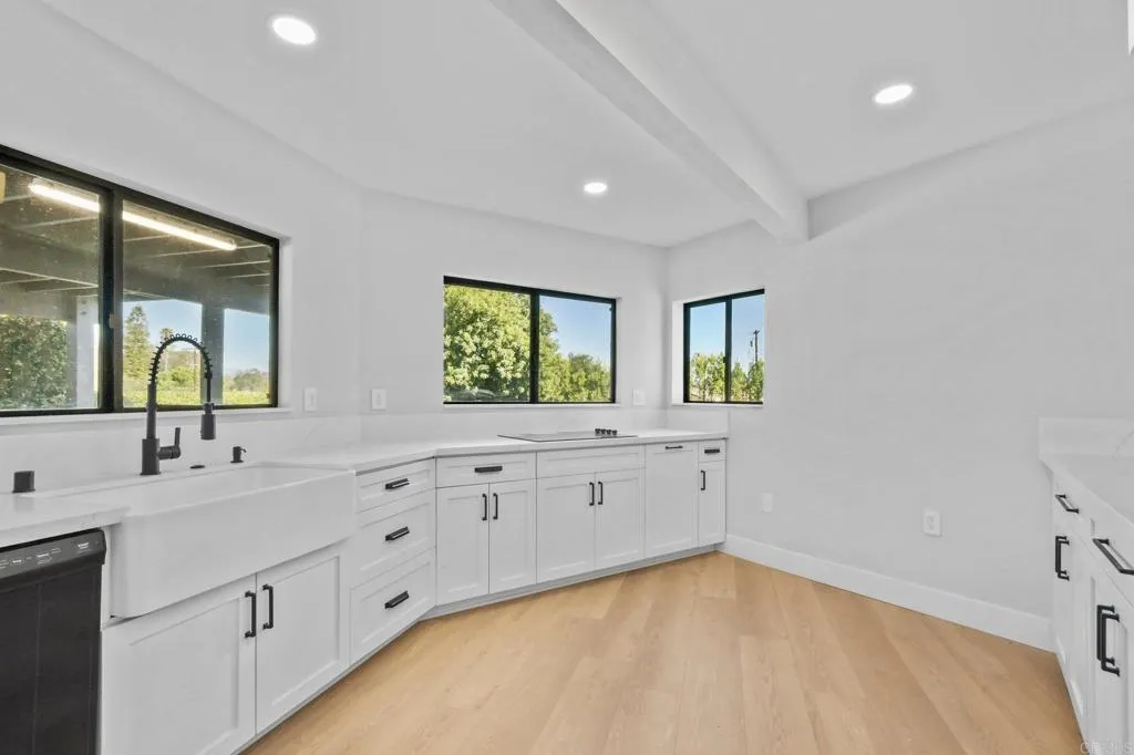 https://cdn.realtyfeed.com/cdn/127/306626592/73a786569efd1bf6defcb2c6fddbbba2.webp
