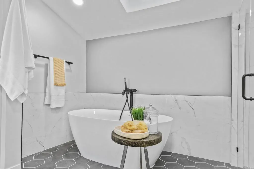 https://cdn.realtyfeed.com/cdn/127/306626592/c505793c783bca2146abb5b90b4cc263.webp