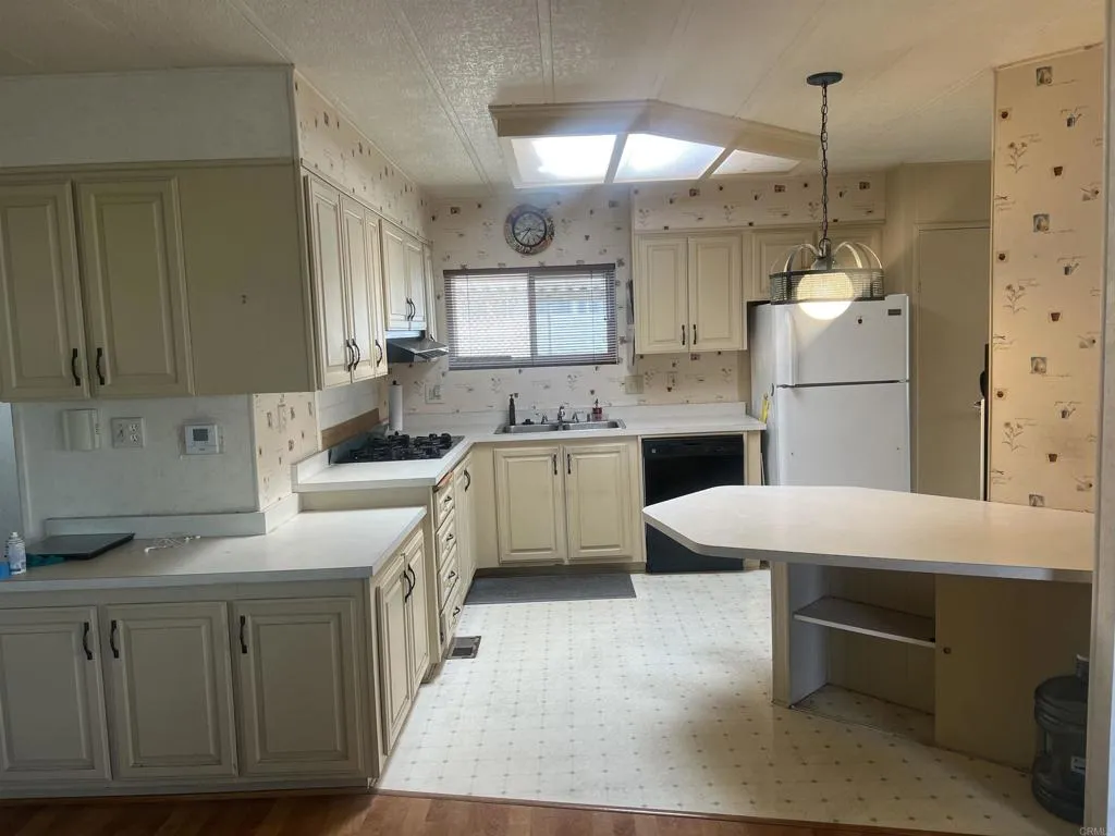 https://cdn.realtyfeed.com/cdn/127/306626599/19c32837ef9bd5d0217c4159114f5d40.webp