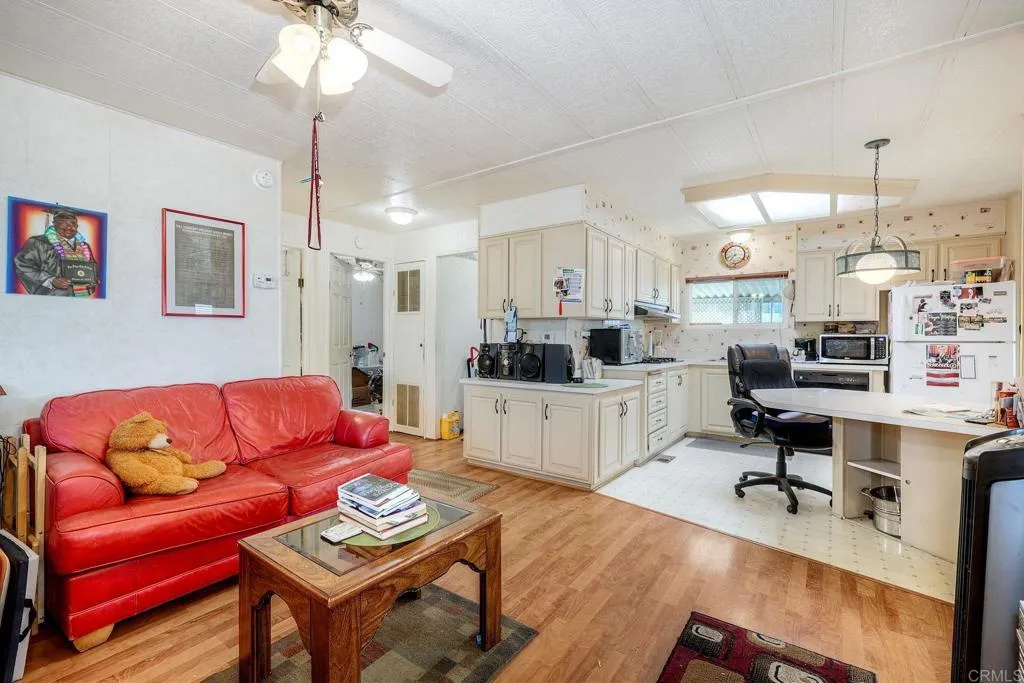 https://cdn.realtyfeed.com/cdn/127/306626599/32f9c808d5d9dd801ad27b2133bb6920.webp