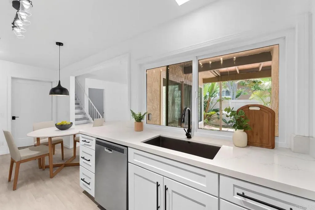 https://cdn.realtyfeed.com/cdn/127/306626712/503340a808f639dbc1fc49b9e7018d93.webp