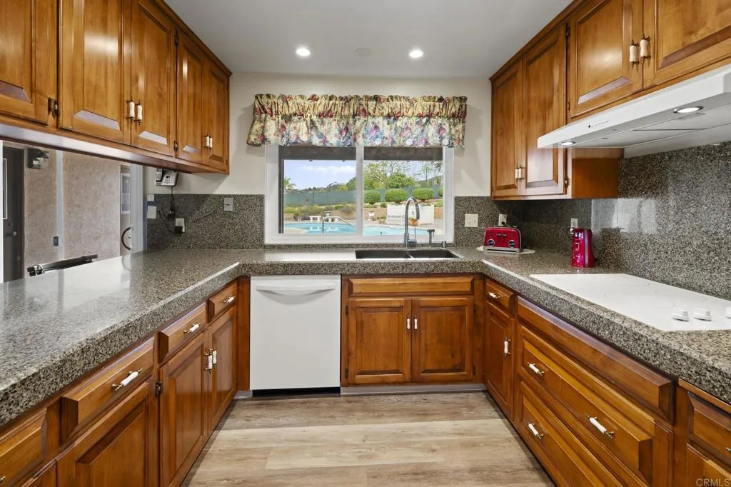 https://cdn.realtyfeed.com/cdn/127/306626730/64d242280d44a2585d78aa81849753e5.webp