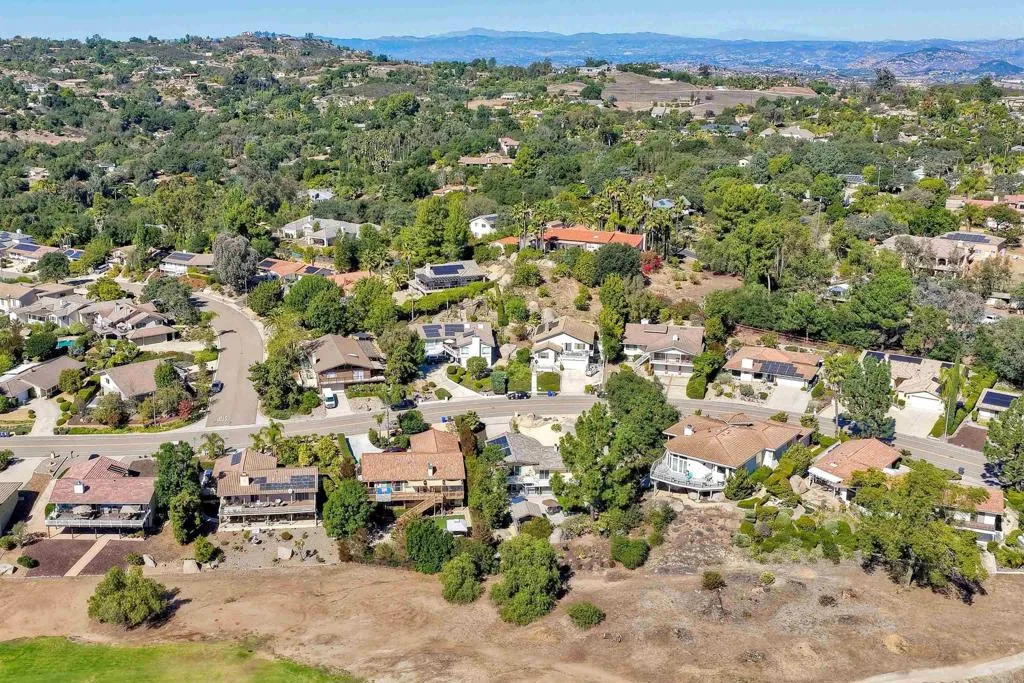 https://cdn.realtyfeed.com/cdn/127/306626731/806b9b6c5979570af3d2960970828435.webp