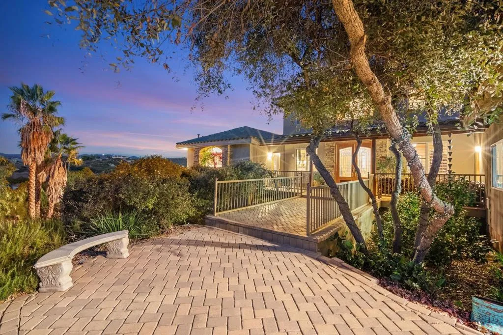 https://cdn.realtyfeed.com/cdn/127/306626733/8c8e056636e881dc587f9b2229fc3570.webp