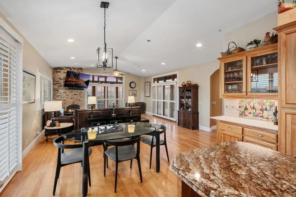 https://cdn.realtyfeed.com/cdn/127/306626733/bc89d40c23982e4822ad39465410097e.webp