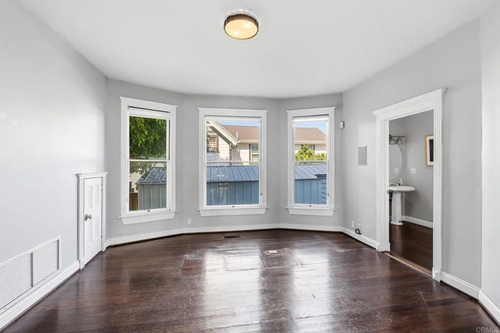 https://cdn.realtyfeed.com/cdn/127/306626823/54c98365268ea355f73e559d2daaebc8.webp