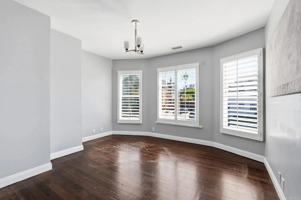 https://cdn.realtyfeed.com/cdn/127/306626823/f883cc4f9cdc681f7ad1fa5bd9c0d5d1.webp