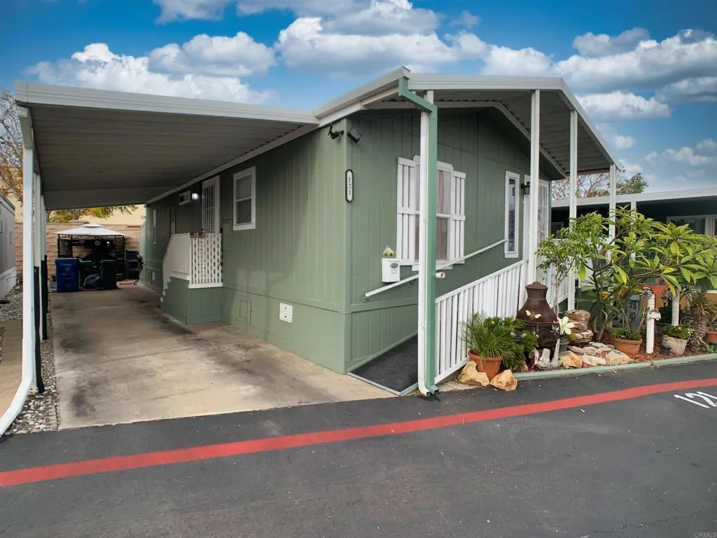 https://cdn.realtyfeed.com/cdn/127/306626851/9275eeccdd5703a81d81b9ad421e0190.webp