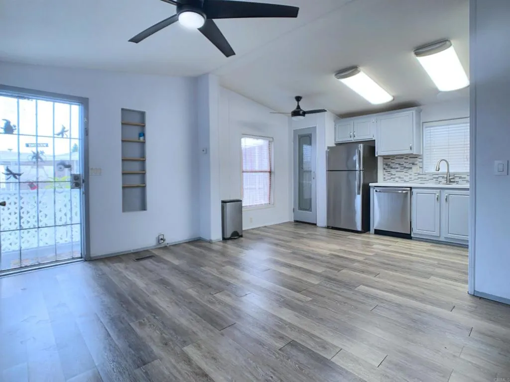 https://cdn.realtyfeed.com/cdn/127/306626851/d1d8860f5f24423022aff0dbeea98bb9.webp