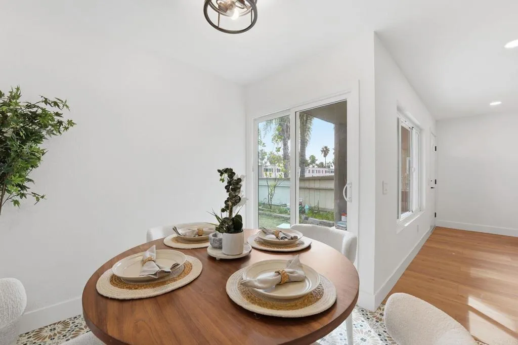 https://cdn.realtyfeed.com/cdn/127/306626880/89016c9e9f2a44a8c687f48cadff2afb.webp
