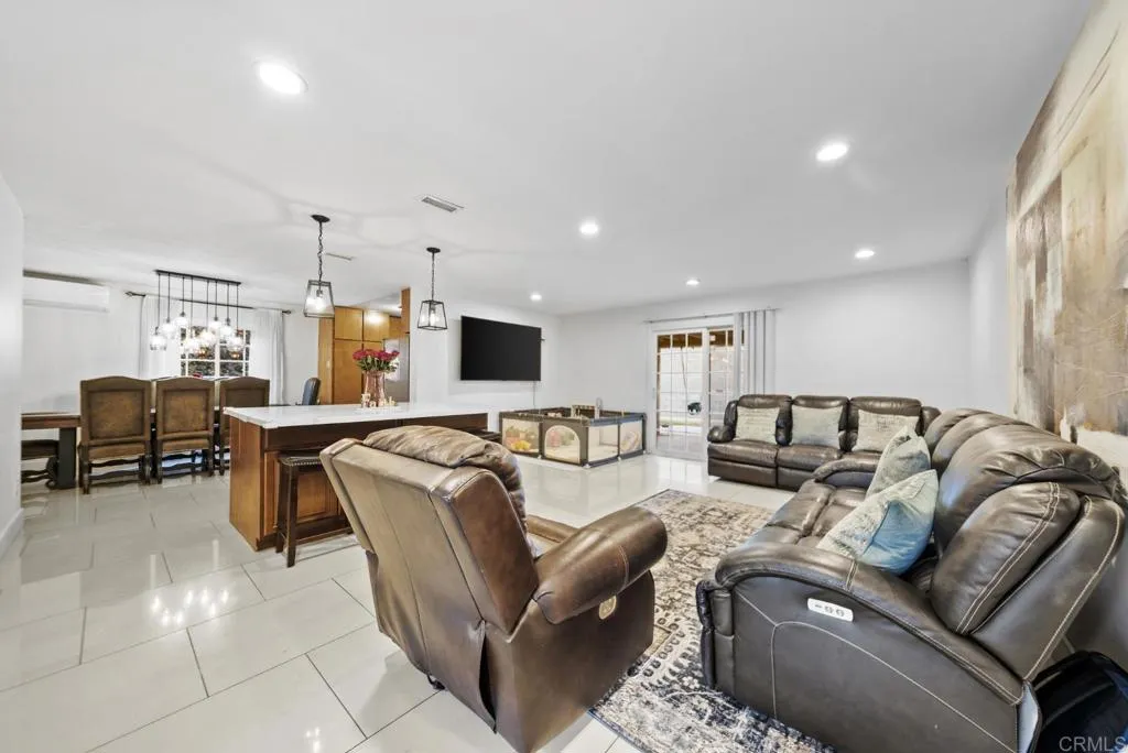 https://cdn.realtyfeed.com/cdn/127/306626960/ad342721c6d7fdd7aa9af954bc4ce9b5.webp