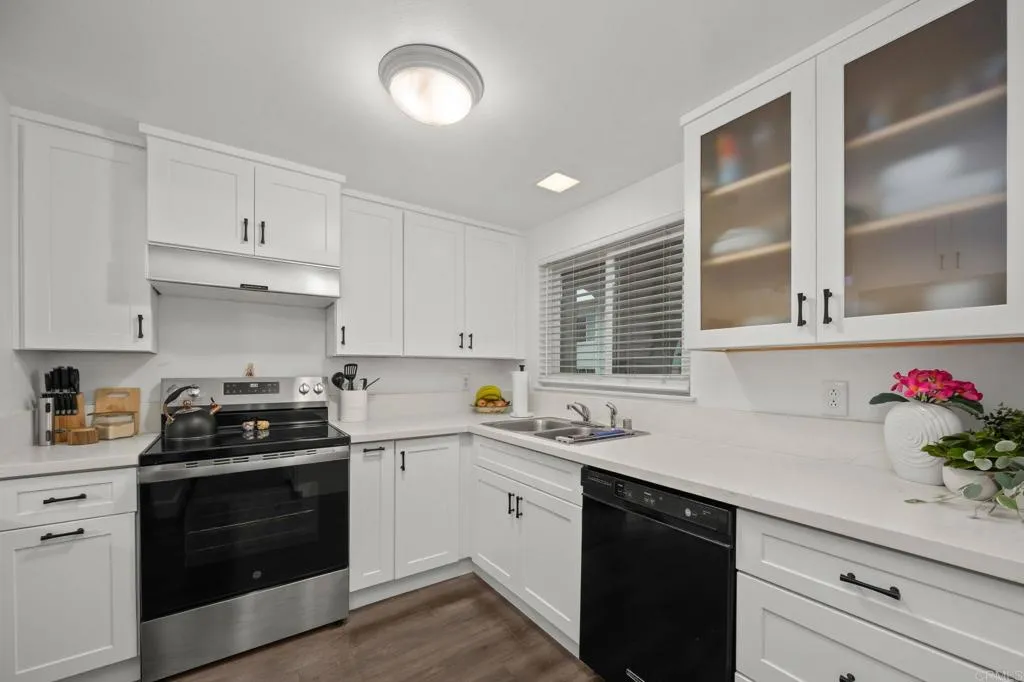 https://cdn.realtyfeed.com/cdn/127/306627069/195343e779d813551c4b6abdb2ae2460.webp
