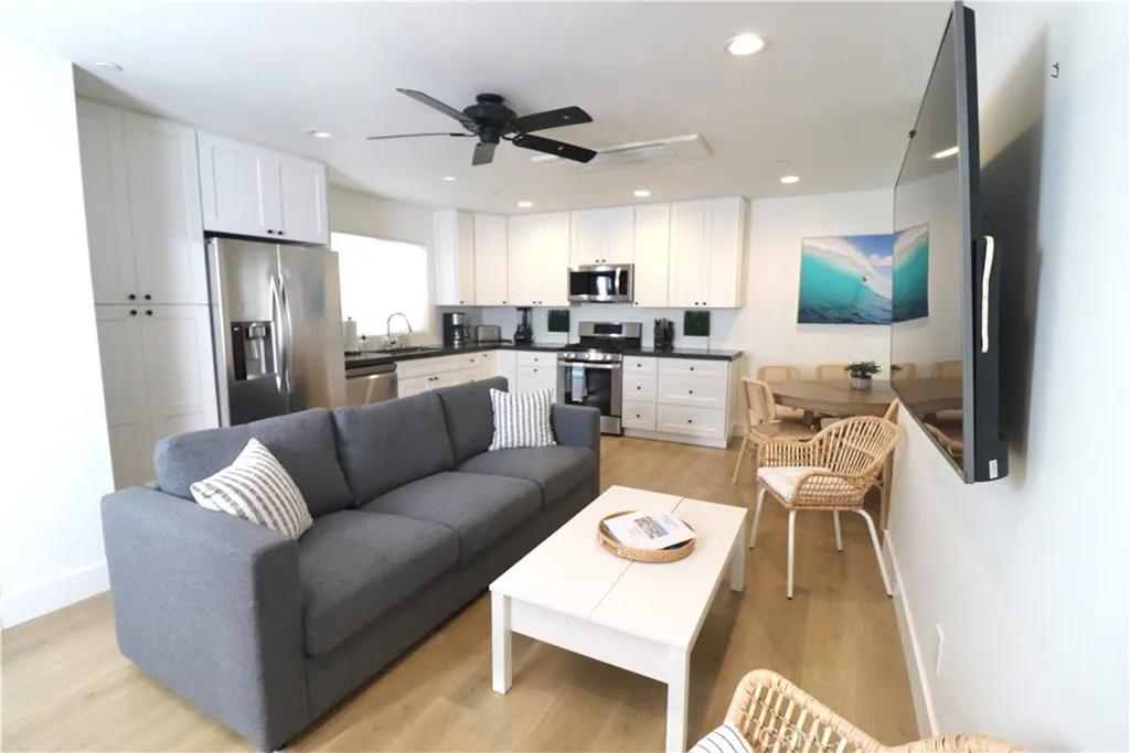 215 32nd Street Unit A, Newport Beach, CA 92663 - Photo 2 of 21, Newport Beach, CA