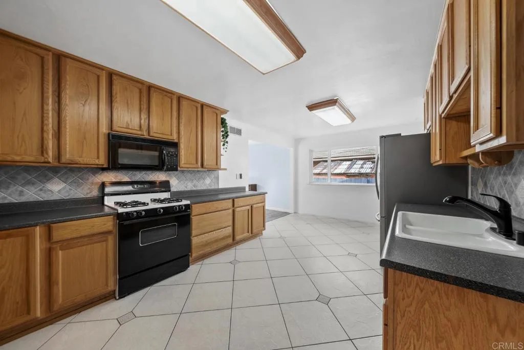 https://cdn.realtyfeed.com/cdn/127/306627143/3c9e620b14d5d16bcf69e87032644a3f.webp