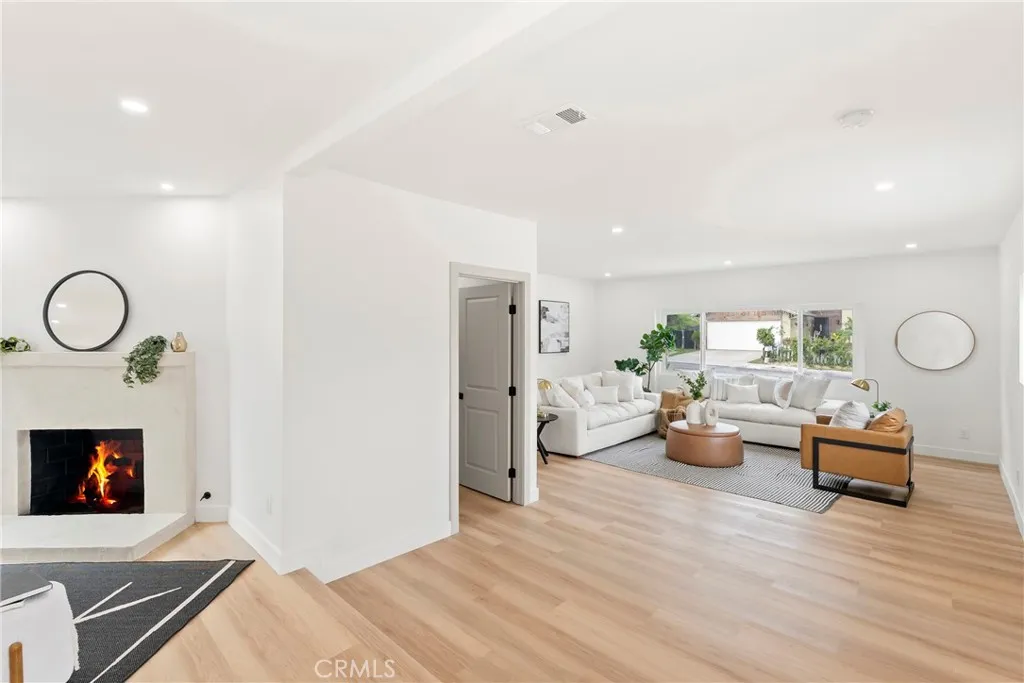 https://cdn.realtyfeed.com/cdn/127/306627155/9ef8f2bbf1c87a3a5dc046e2ed18be9f.webp