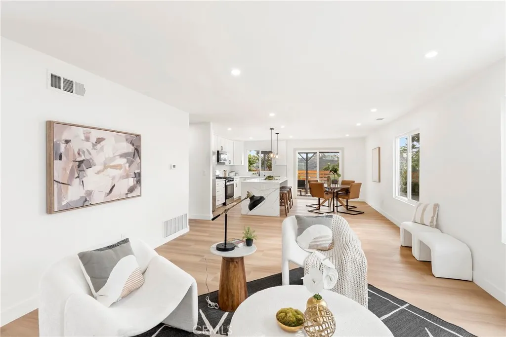 https://cdn.realtyfeed.com/cdn/127/306627155/eb351c8460638a7cb67067a832466dbd.webp