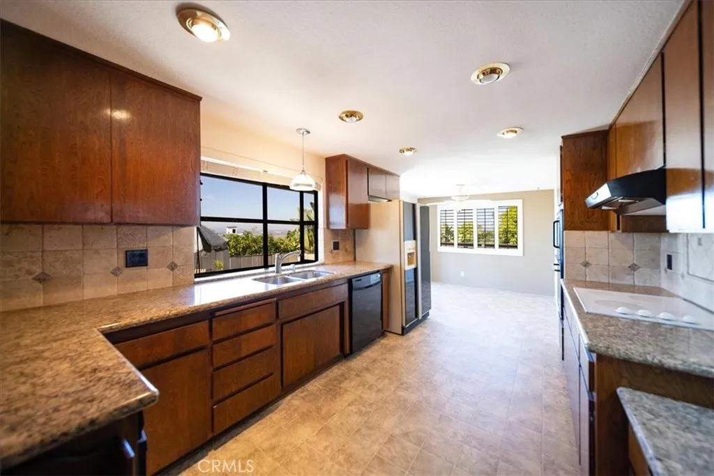 https://cdn.realtyfeed.com/cdn/127/306627166/c1c5990e93d74038c0167695aeb2298c.webp