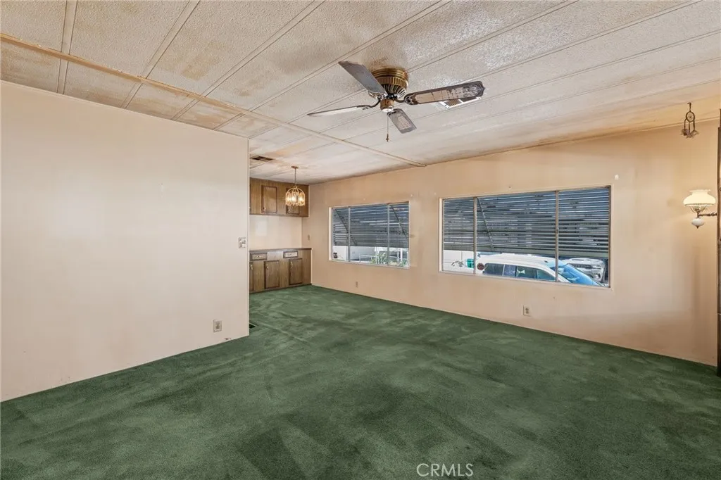 https://cdn.realtyfeed.com/cdn/127/306627251/8db2336f2be243f0248f2a47de300973.webp