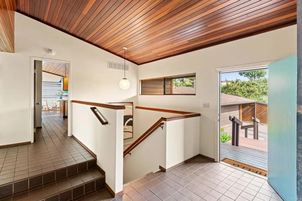 https://cdn.realtyfeed.com/cdn/127/306627379/2ebb0c3c1351eed837aa00d8ef08b5d0.webp