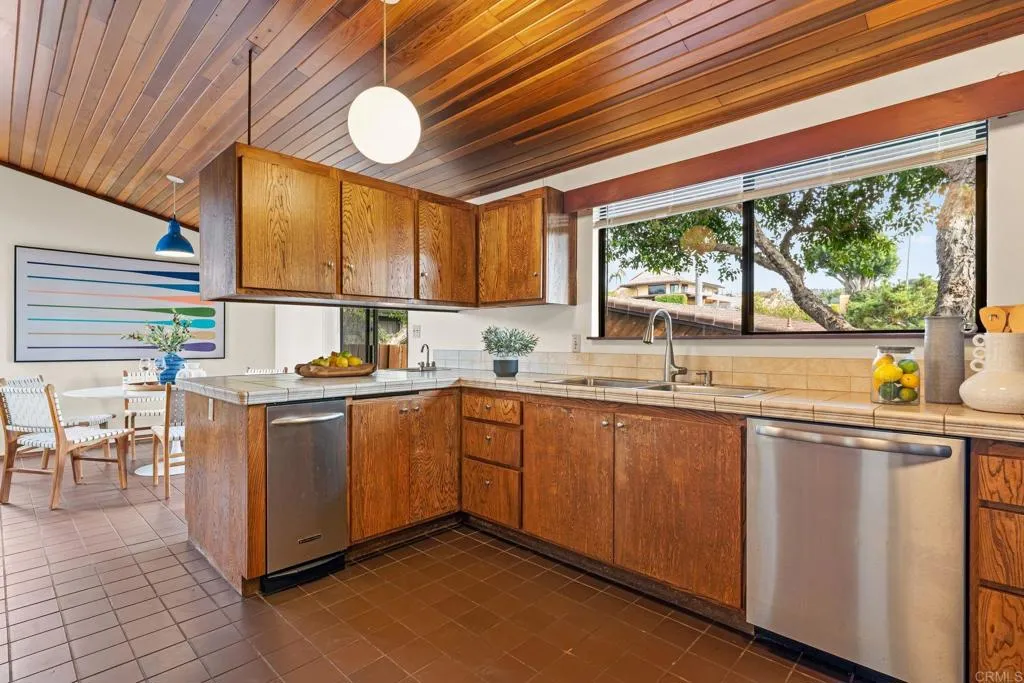 https://cdn.realtyfeed.com/cdn/127/306627379/40373f9dd9b4db06f647c30ee5a5287a.webp